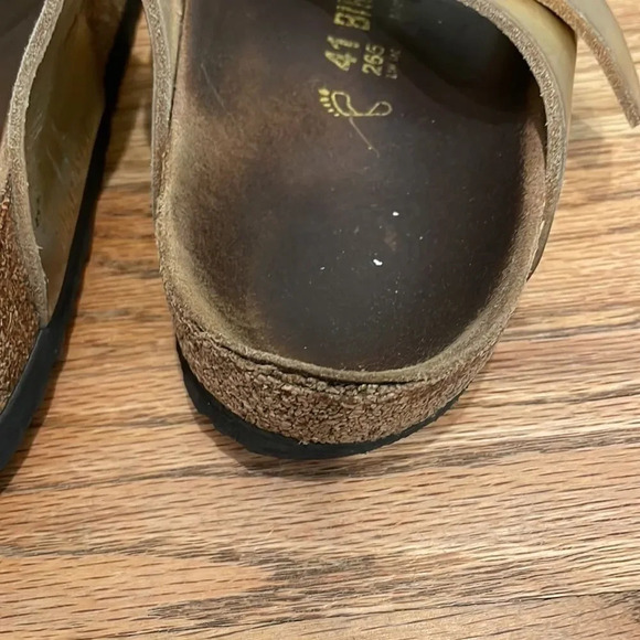 𝅺birkenstock woman’s gold sandals - Picture 10 of 14